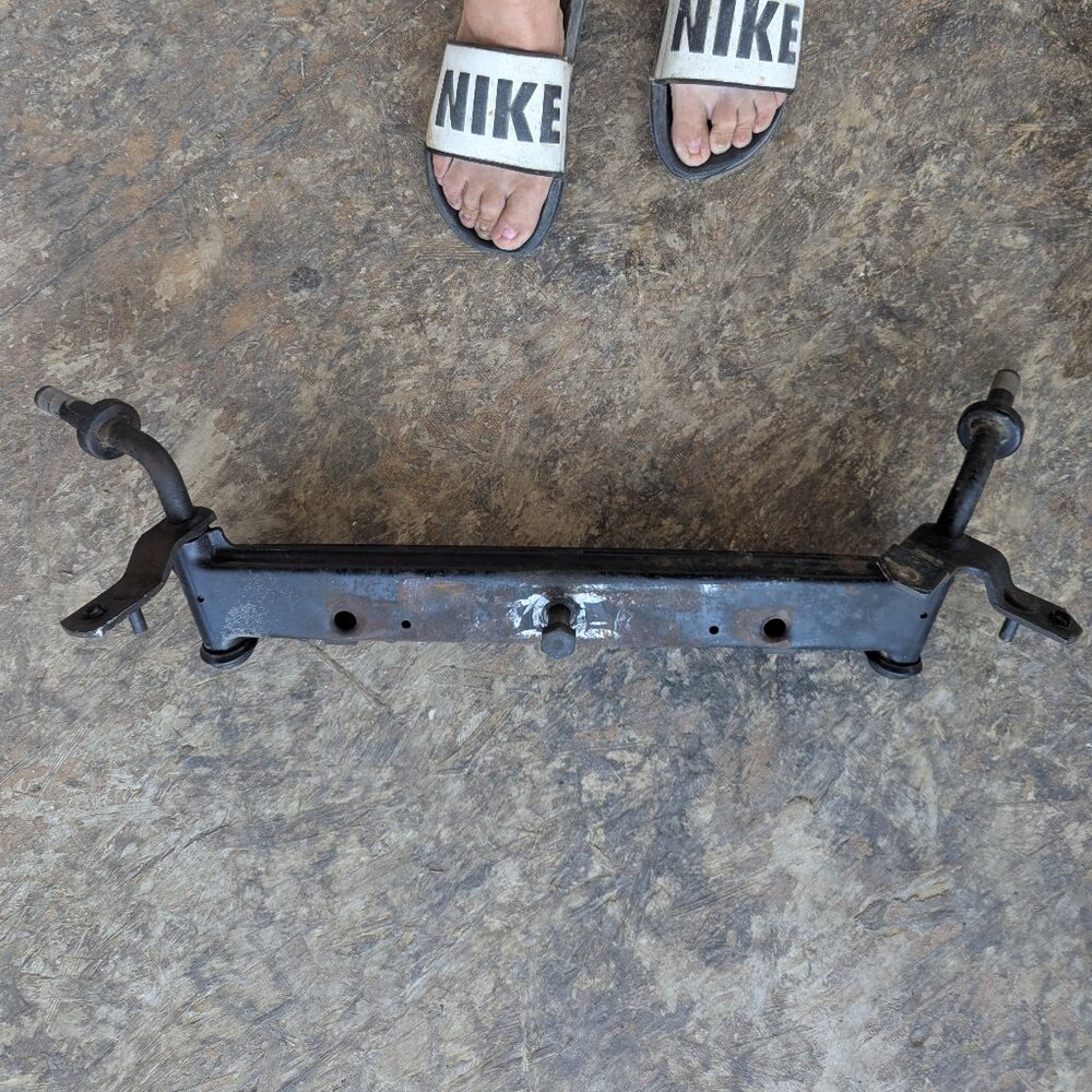 CRAFTSMAN LT 2000 Front AXEL AND MOUNTING BOLT.